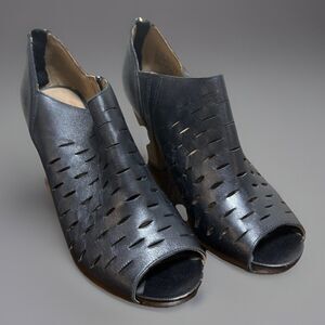Clarks Womens sz 9.5 M Okena Posh Sass Heels Black Perforated Leather Peep Toe